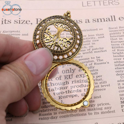 magnififer-reading-glass-monocle-necklace